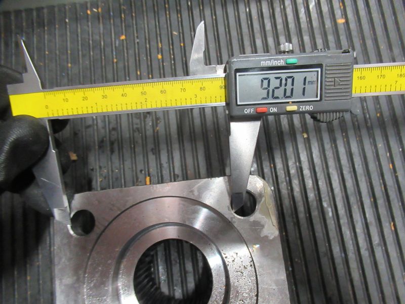 фланец редуктора CDM835