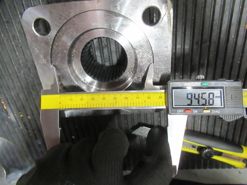 фланец редуктора CDM835