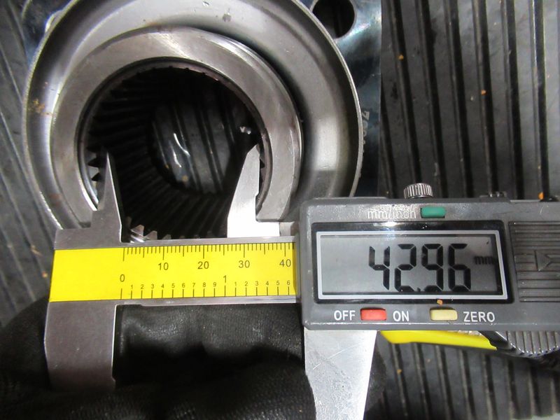 фланец редуктора CDM835