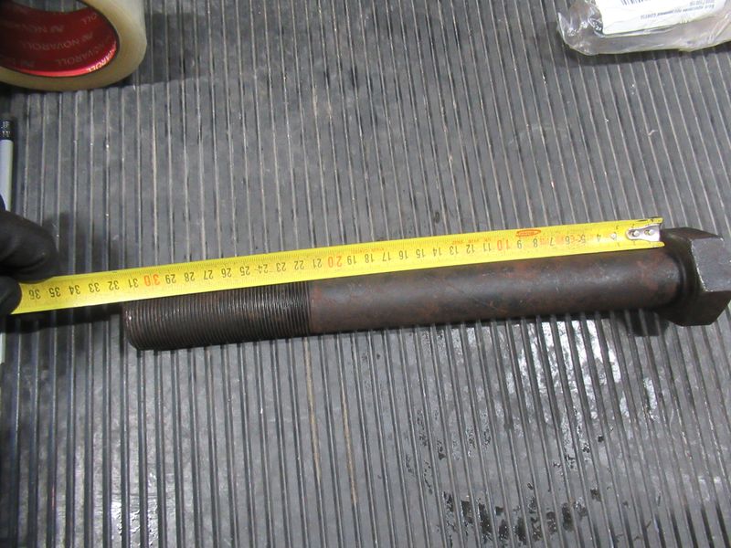 Болт крепления противовеса CDM856 30887100156