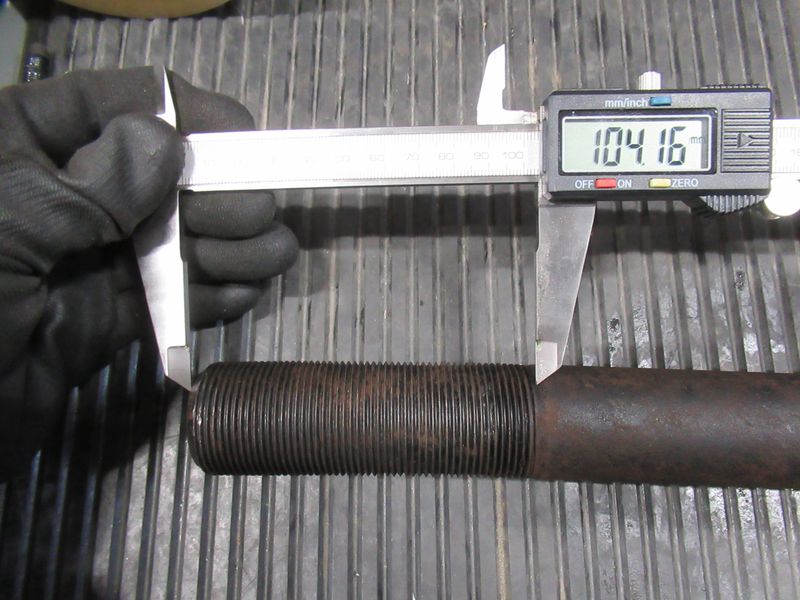 Болт крепления противовеса CDM856 30887100156
