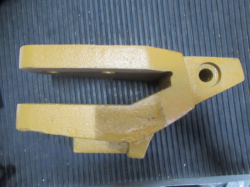 Адаптер ковша правый CDM835