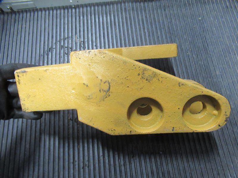 Адаптер ковша левый CDM835