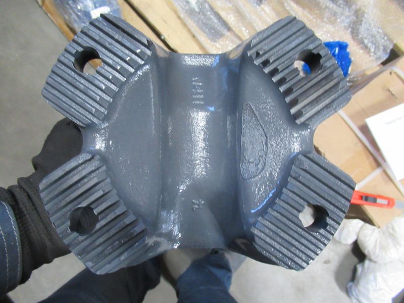 Вал карданный передний CDM863