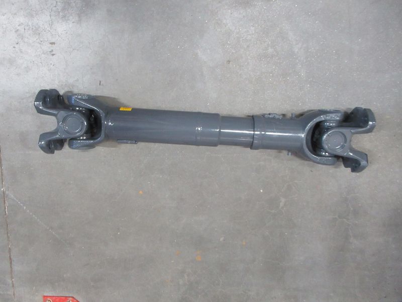Вал карданный передний CDM863