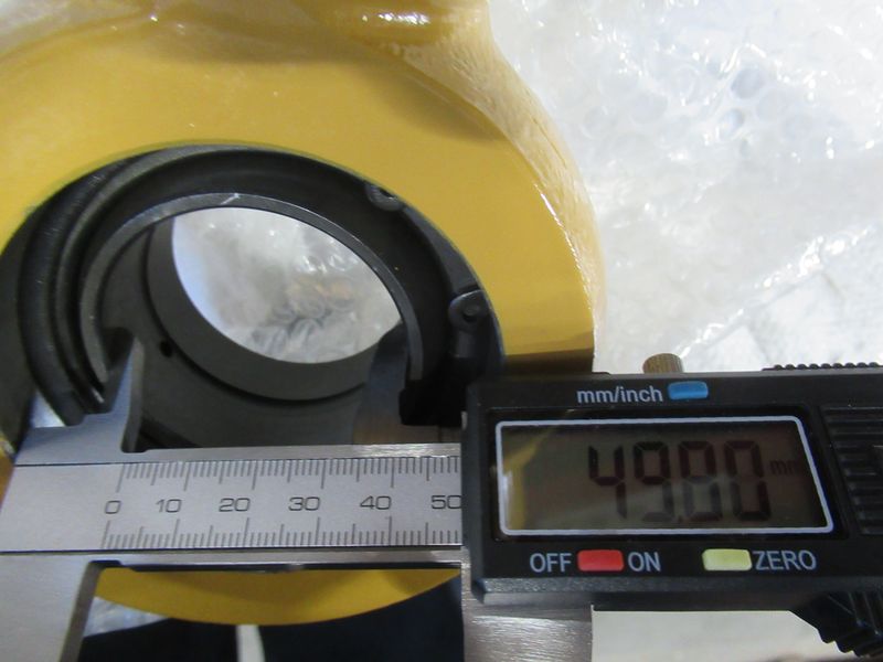 Цилиндр рулевой левый CDM863