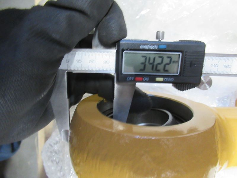 Цилиндр рулевой левый CDM863