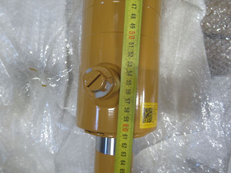 Цилиндр рулевой левый CDM863