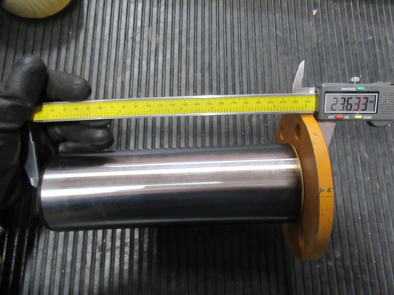 Палец сочленения рамы нижний CDM863