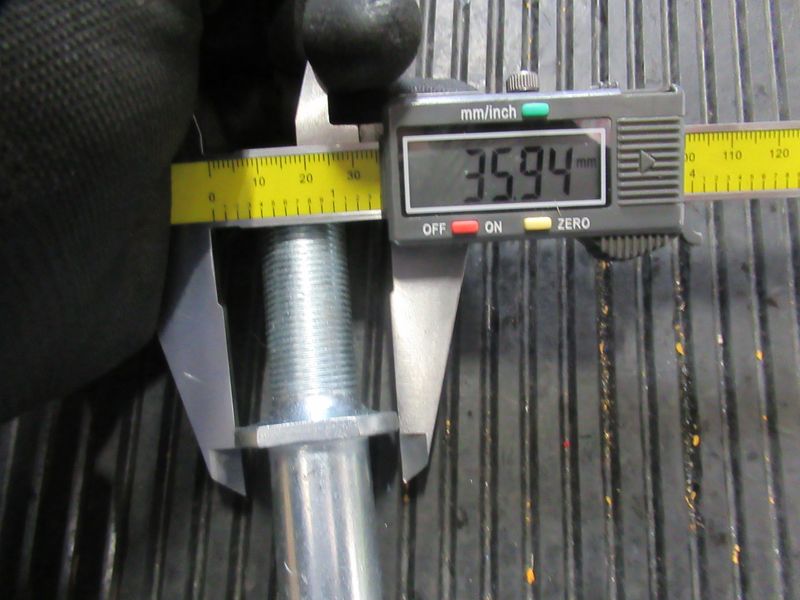 Шпилька колеса CDM863