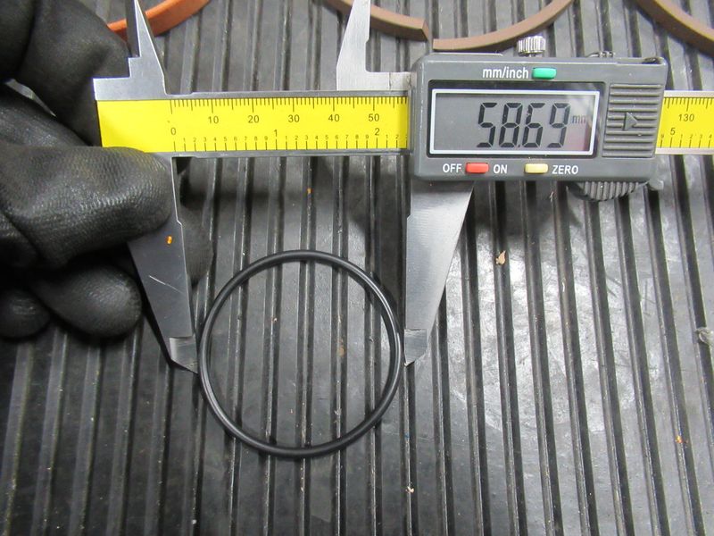 КБЧ цилиндра стрелы 60900008450