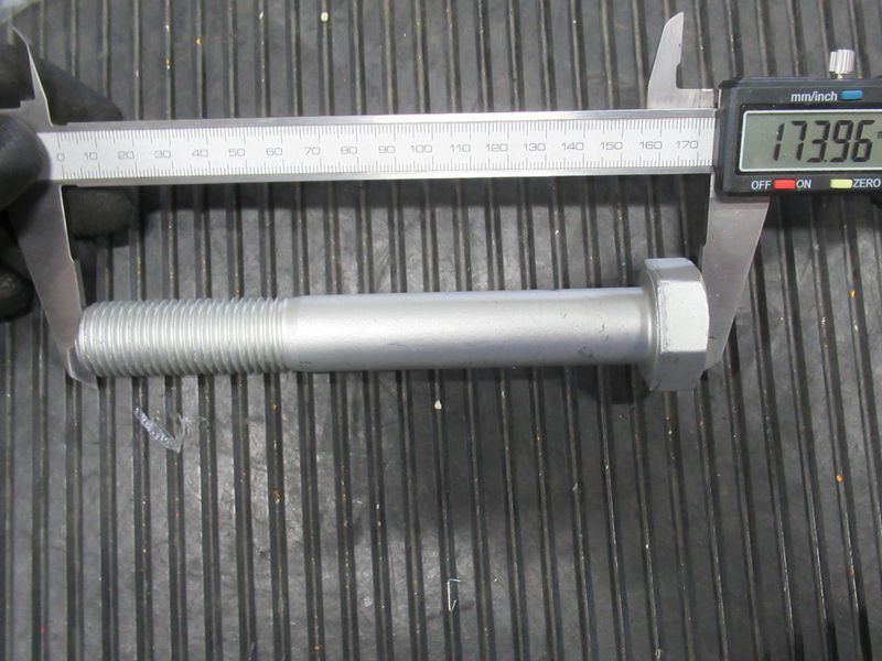 Болт M22x160