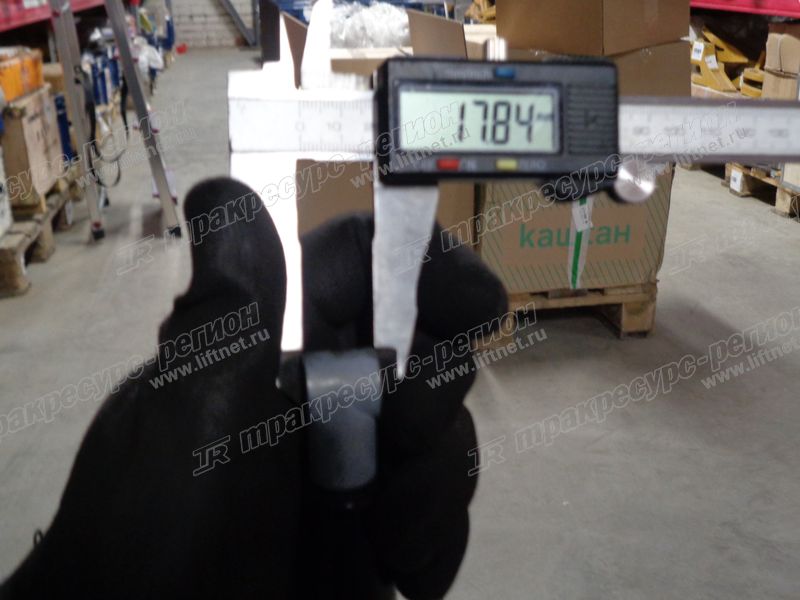 Упор газовый кабины правый CDM307/308/312