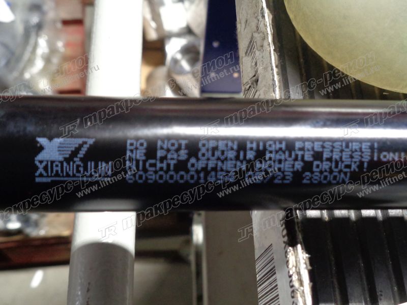 Упор газовый кабины правый CDM307/308/312