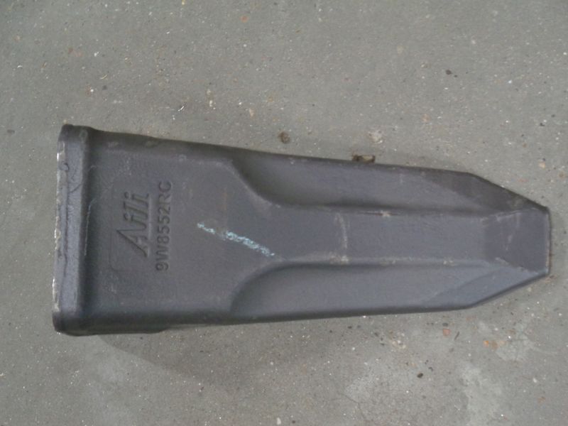 Зуб ковша CDM6490