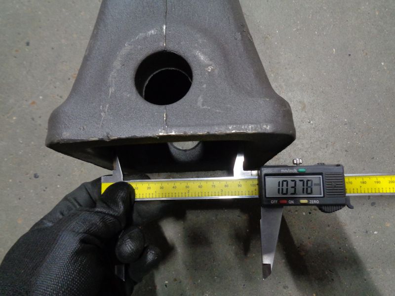 Зуб ковша CDM6490