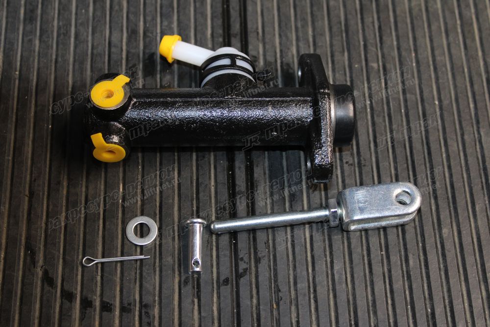 Цилиндр главный тормозной SCUN-00584