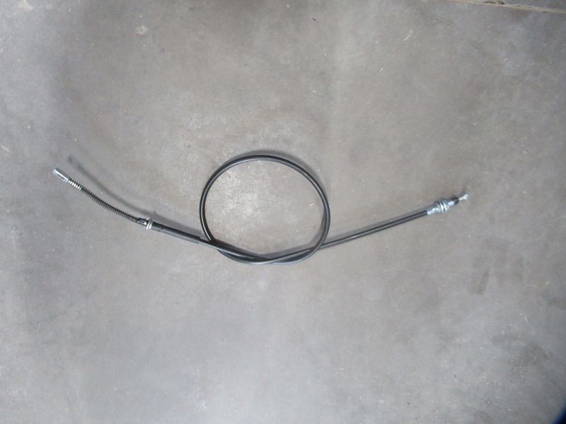 Трос тормоза левый FD828077B