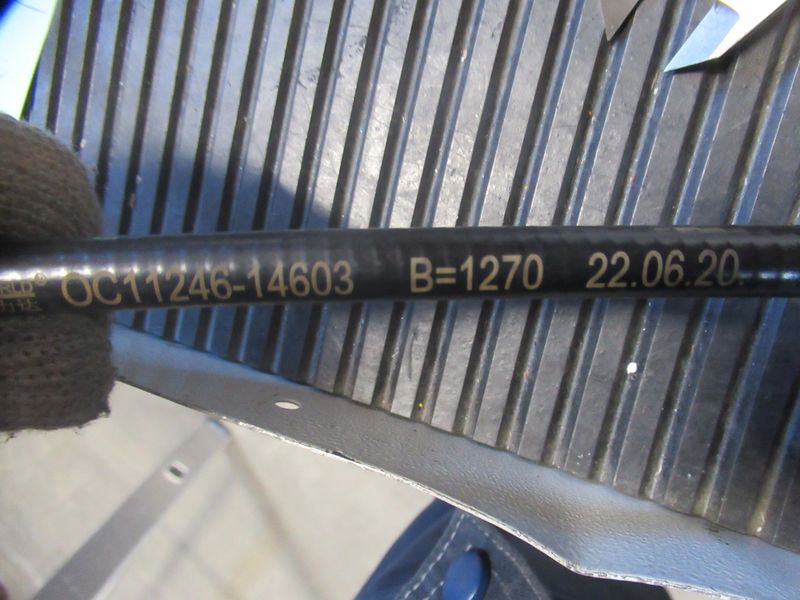 Трос тормоза левый FD828077B