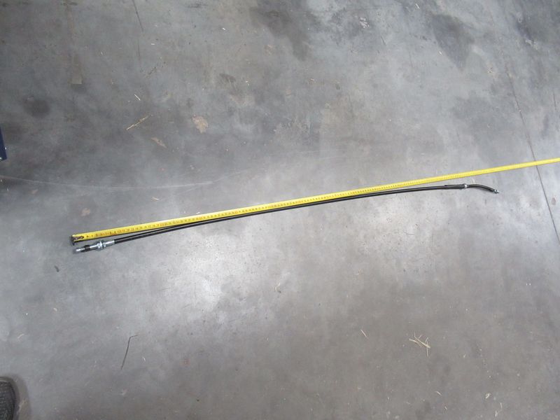 Трос тормоза правый FD828077C