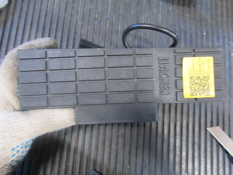 Педаль газа E101EE6AD