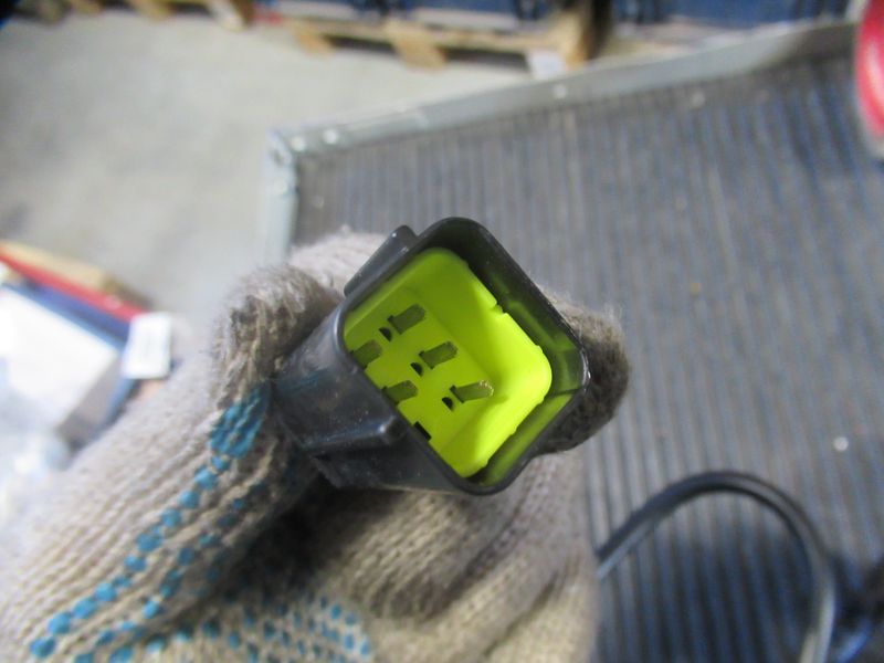 Педаль газа E101EE6AD