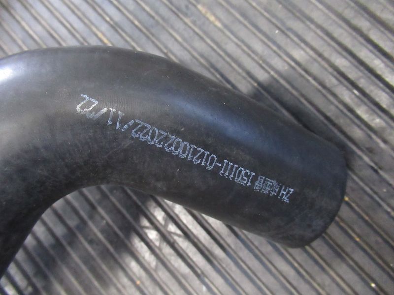 Патрубок радиатора нижний E220085C4