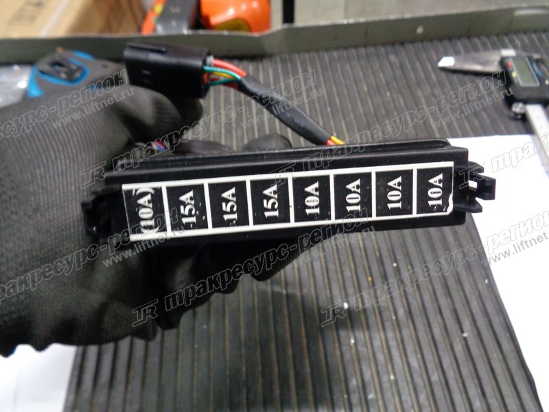 Блок предохранителей P90H240311