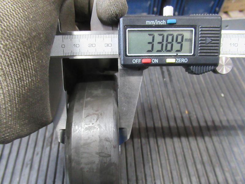 Ролик мачты 701090B4A
