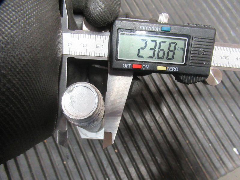 Болт 51204172222