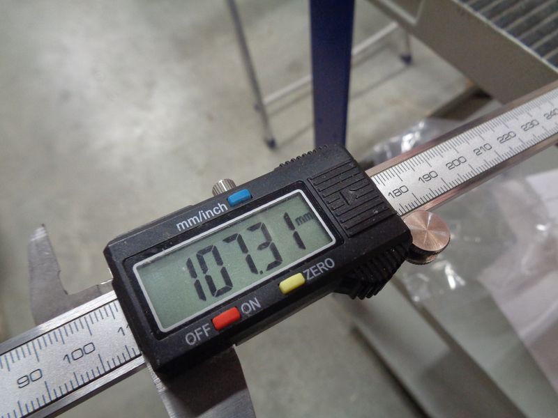 Зуб ковша центральный CDM6266