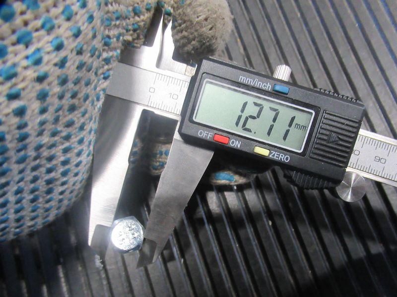 Болт BEC006CEA