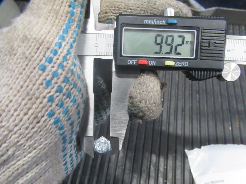 Болт BEC0044AE