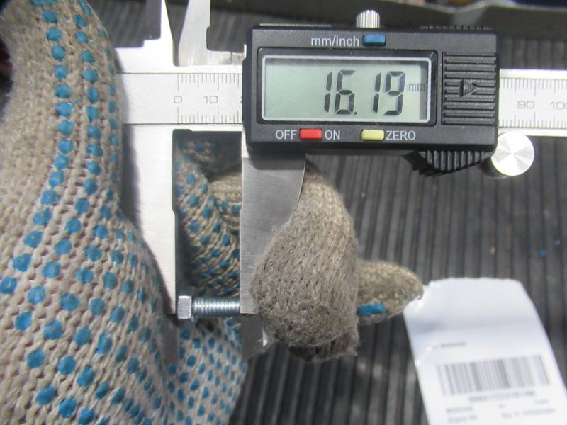 Болт BEC0044AE