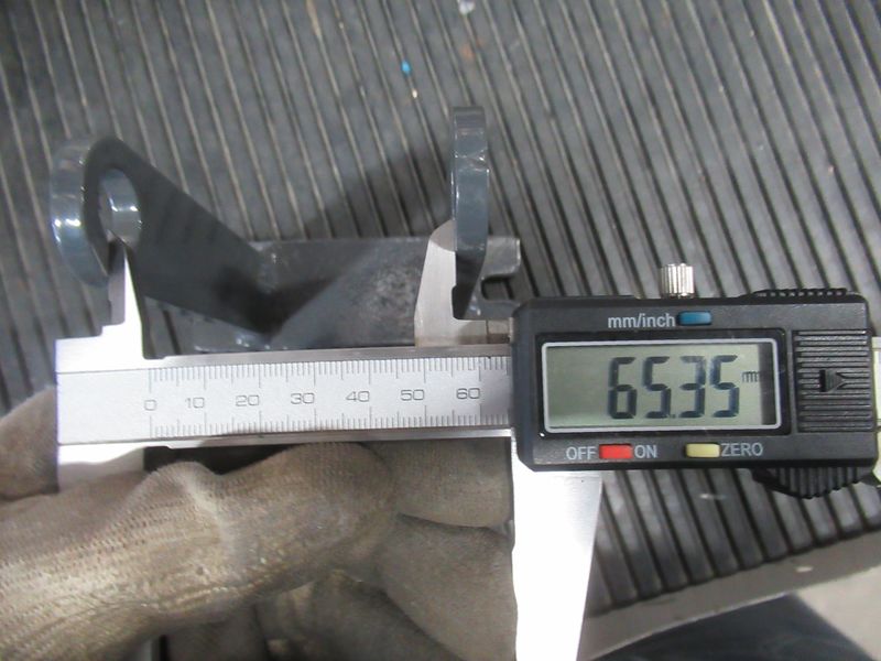 Кронштейн шкива 701071A68