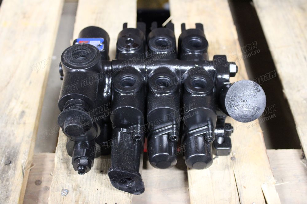 Гидрораспределитель 3 секции A6V77-30231