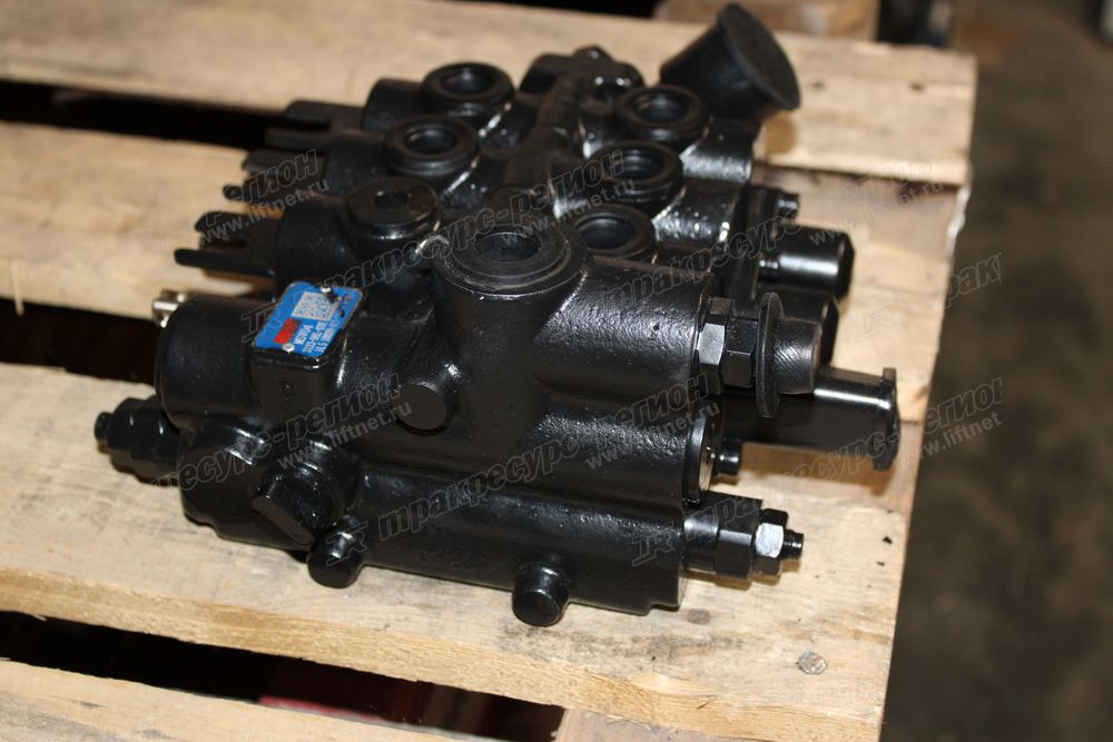 Гидрораспределитель 3 секции A6V77-30231