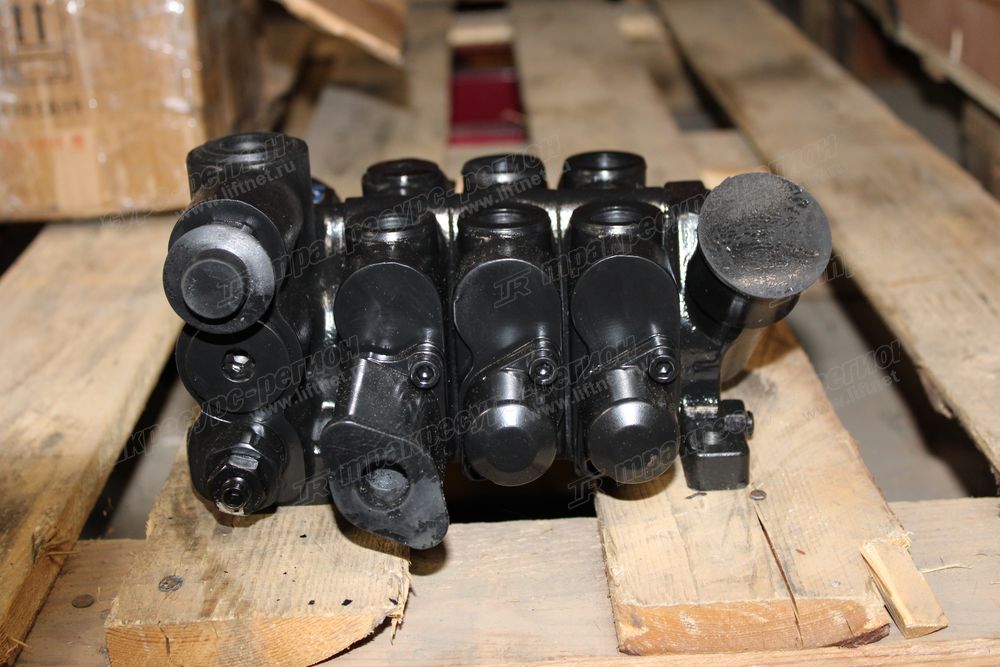Гидрораспределитель 3 секции A6V77-30231