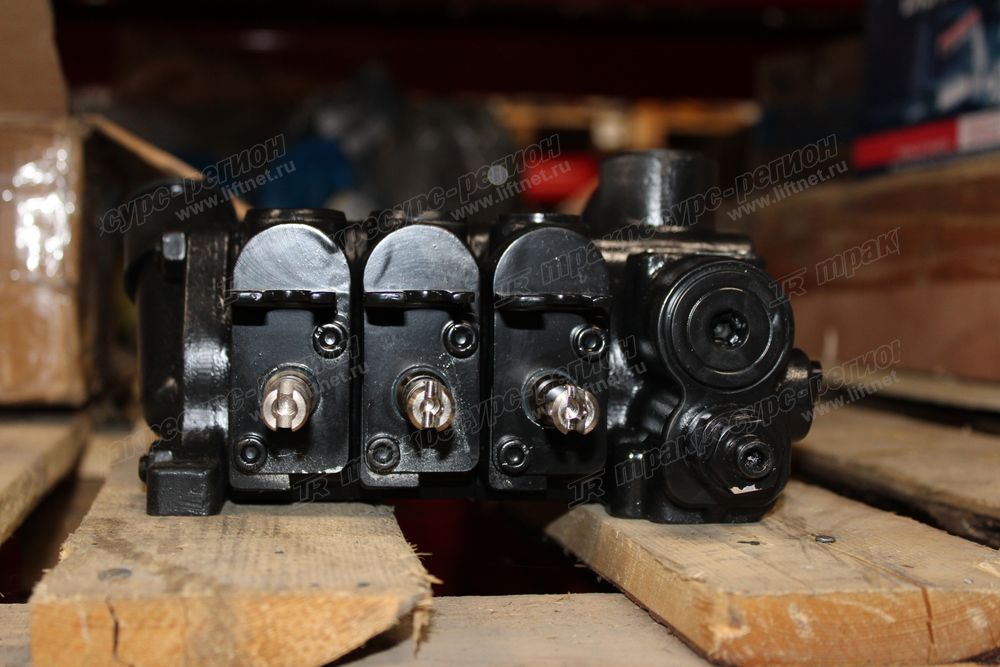 Гидрораспределитель 3 секции A6V77-30231