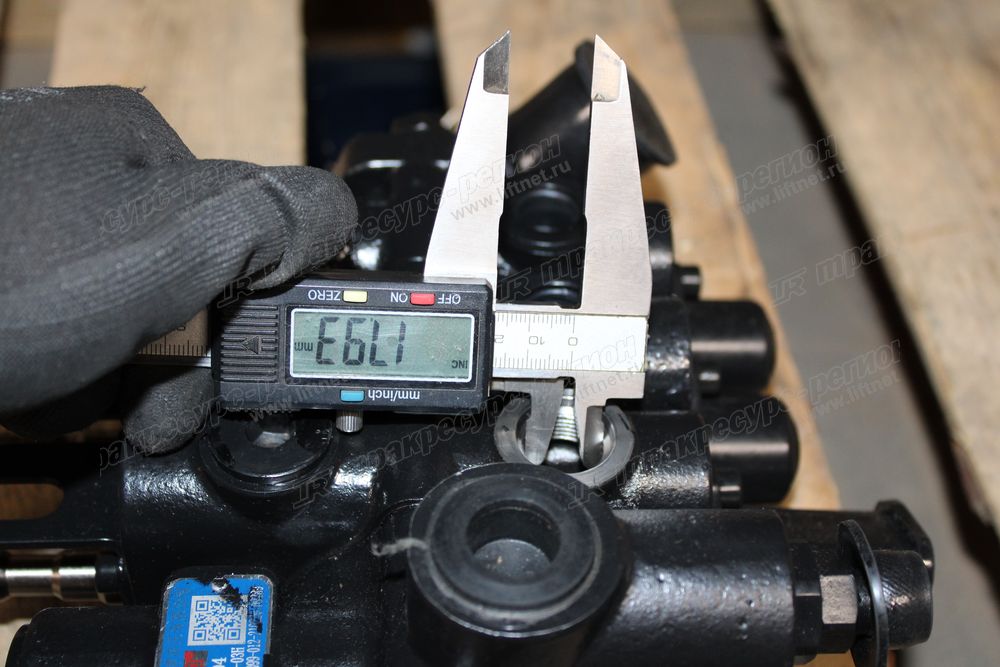 Гидрораспределитель 3 секции A6V77-30231