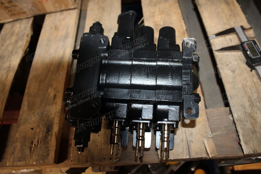 Гидрораспределитель 3 секции A6V77-30231