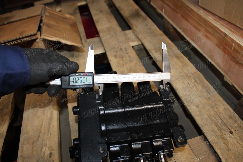 Гидрораспределитель 3 секции A6V77-30231