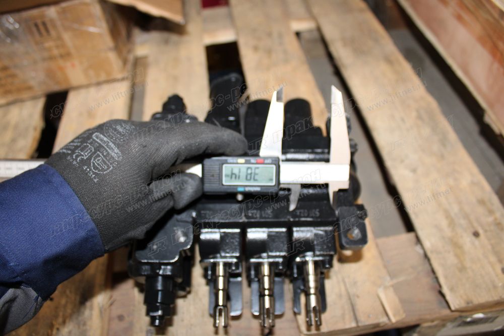 Гидрораспределитель 3 секции A6V77-30231