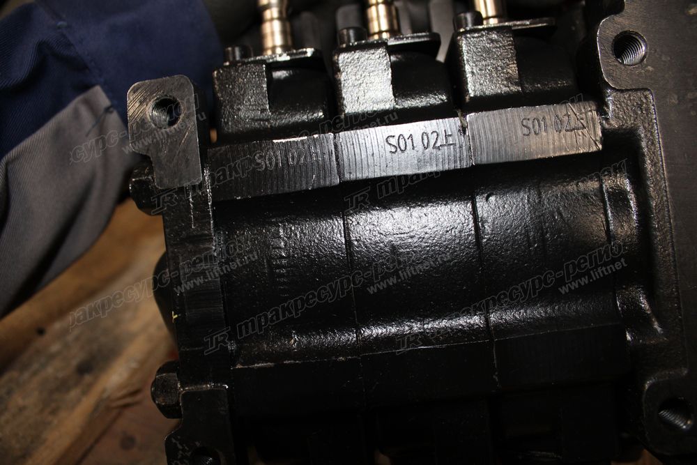 Гидрораспределитель 3 секции A6V77-30231