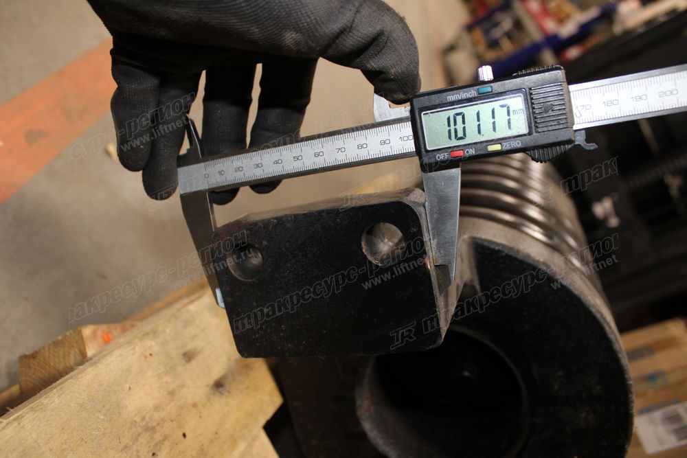 Натяжитель направляющего колеса 60206000015