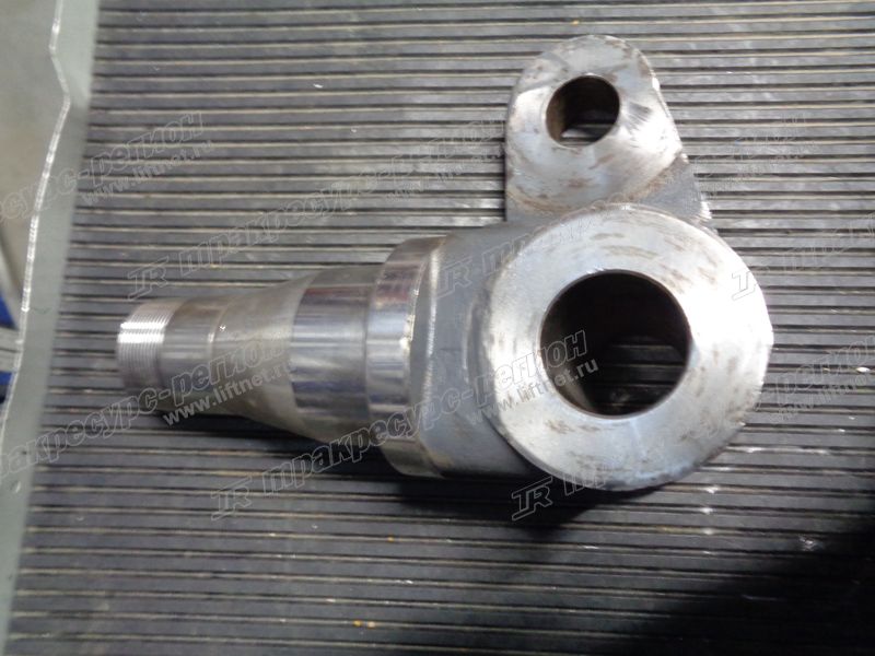Кулак левый FD82806BA