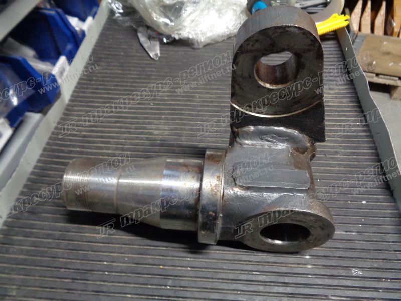 Кулак левый FD82806BA