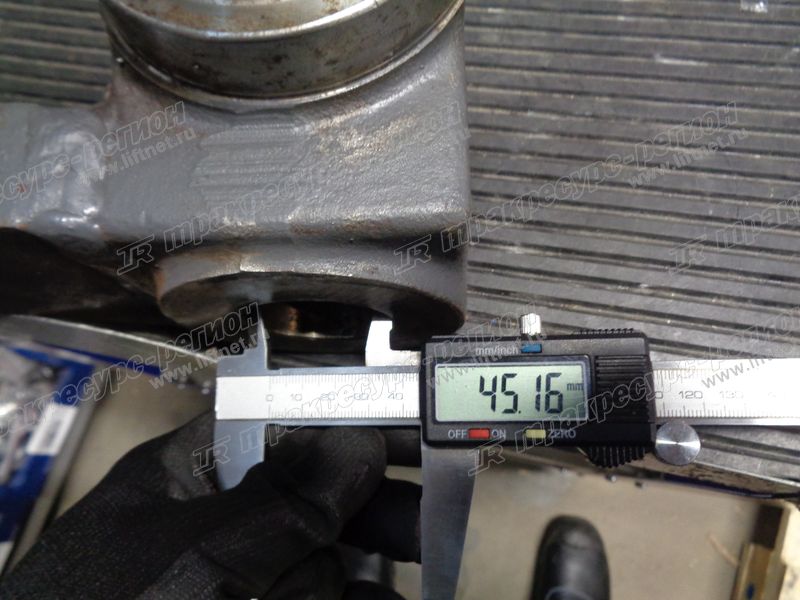 Кулак левый FD82806BA