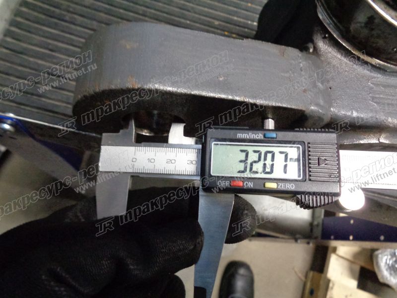 Кулак левый FD82806BA