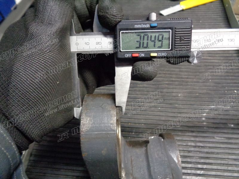 Кулак левый FD82806BA
